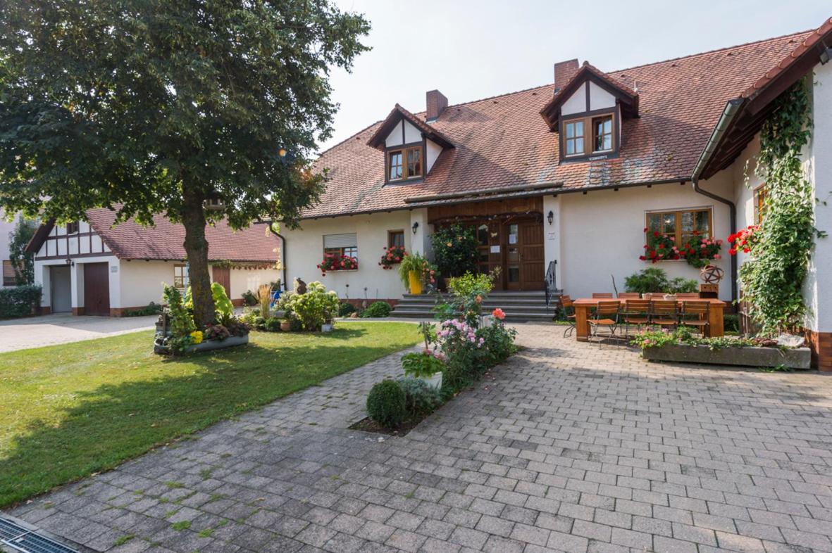 Gasthaus-Pension Hofmann Обердакштеттен Экстерьер фото